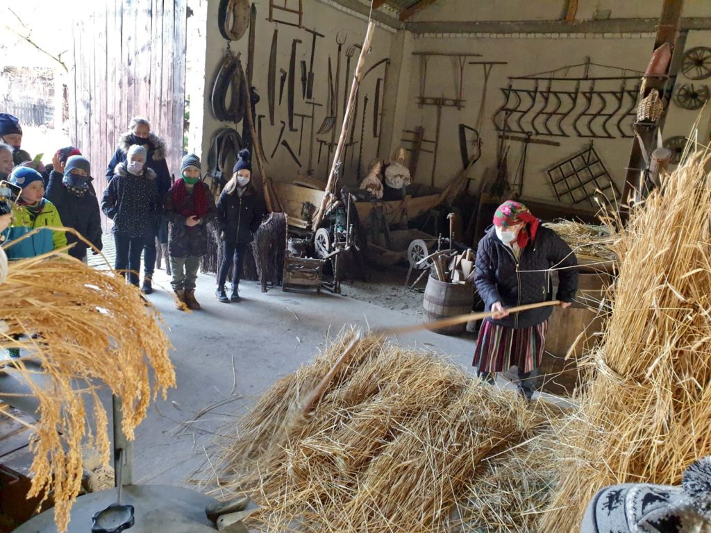 Gospodarstwo Agroturystyczne Dolina Bobrów Skansen gdzie prowadzone są warsztaty z rolnictwa w Gospodarstwie Agroturystycznym Dolina Bobrów