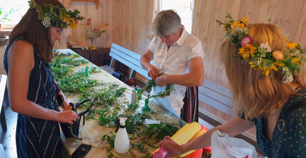 Gospodarstwo Agroturystyczne Dolina Bobrów Warsztaty w ramach wieczoru panieńskiego, wianki na terenie Gospodarstwa Agroturystycznego Dolina Bobrów