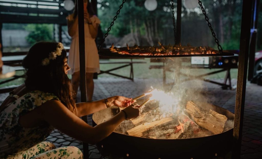Gospodarstwo Agroturystyczne Dolina Bobrów Grillowanie na terenie Gospodarstwa Agroturystycznego Dolina Bobrów