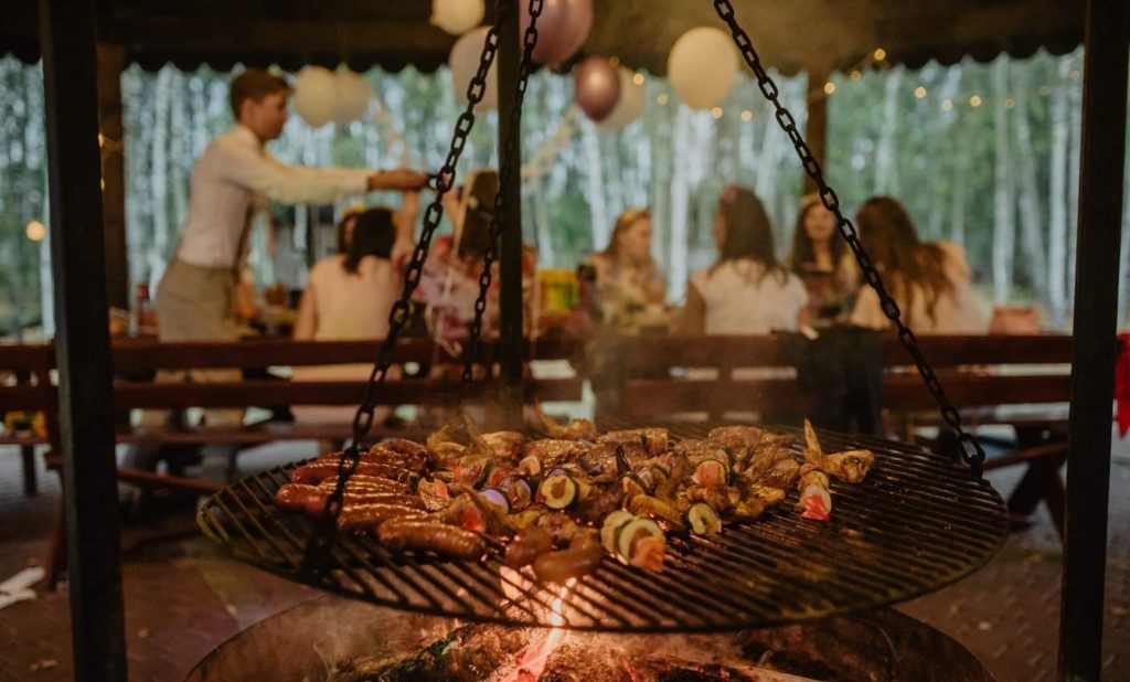 Gospodarstwo Agroturystyczne Dolina Bobrów Grillowanie na terenie Gospodarstwa Agroturystycznego Dolina Bobrów