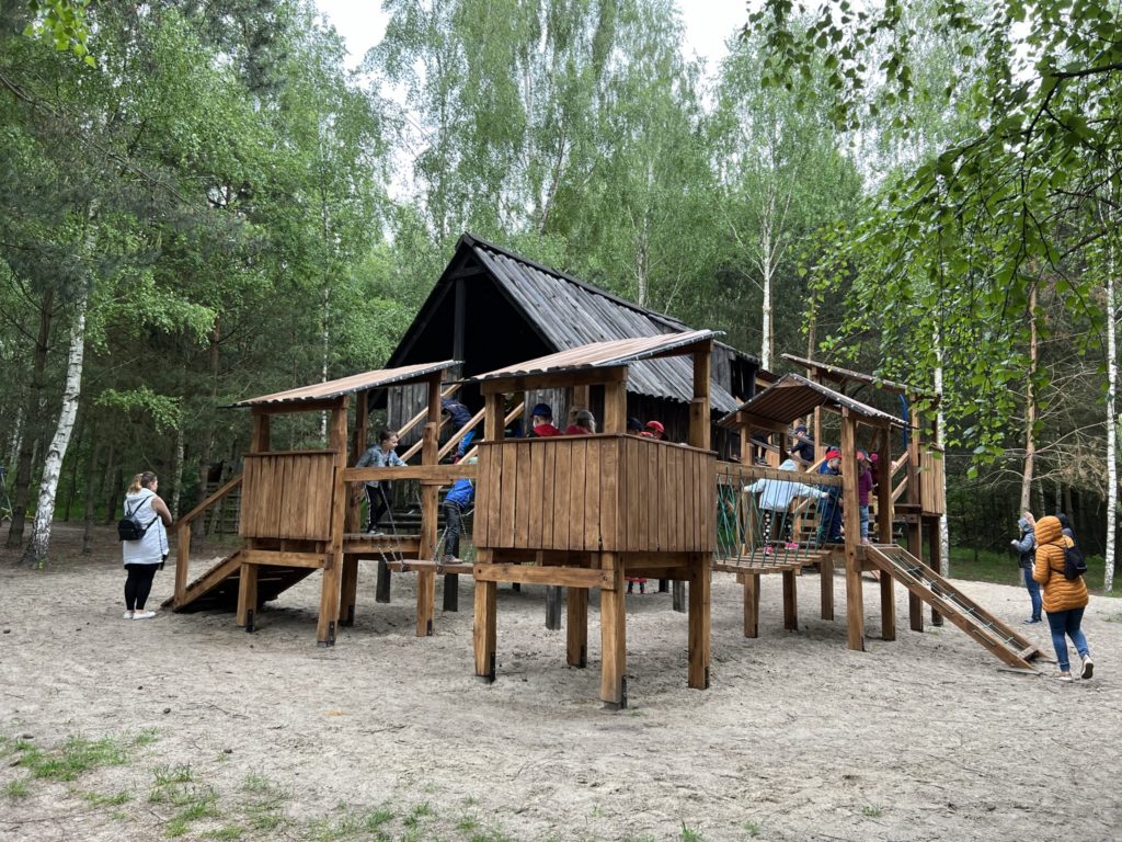 Gospodarstwo Agroturystyczne Dolina Bobrów Plac zabaw na terenie Gospodarstwa Agroturystycznego Dolina Bobrów
