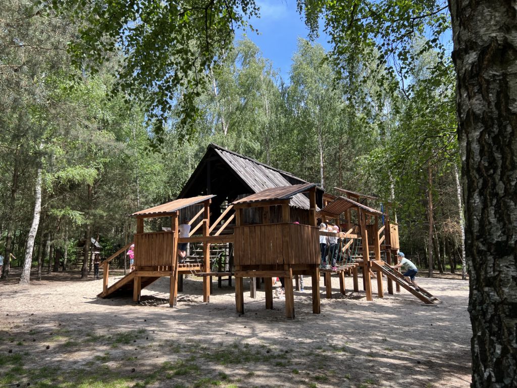 Gospodarstwo Agroturystyczne Dolina Bobrów Plac zabaw na terenie Gospodarstwa Agroturystycznego Dolina Bobrów