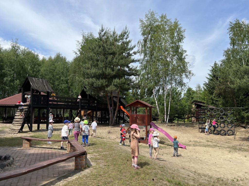 Gospodarstwo Agroturystyczne Dolina Bobrów Plac zabaw na terenie Gospodarstwa Agroturystycznego Dolina Bobrów