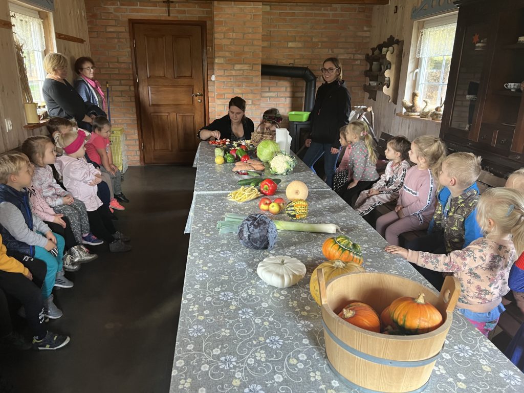Gospodarstwo Agroturystyczne Dolina Bobrów Warsztaty jesienne, poznawanie warzyw i owoców po smaku i dotyku w Gospodarstwie Agroturystycznym Dolina Bobrów