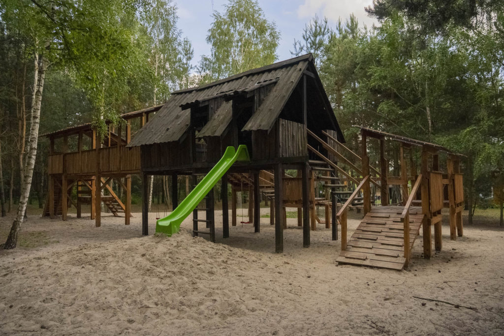 Plac zabaw na terenie Gospodarstwa Agroturystycznego Dolina Bobrów