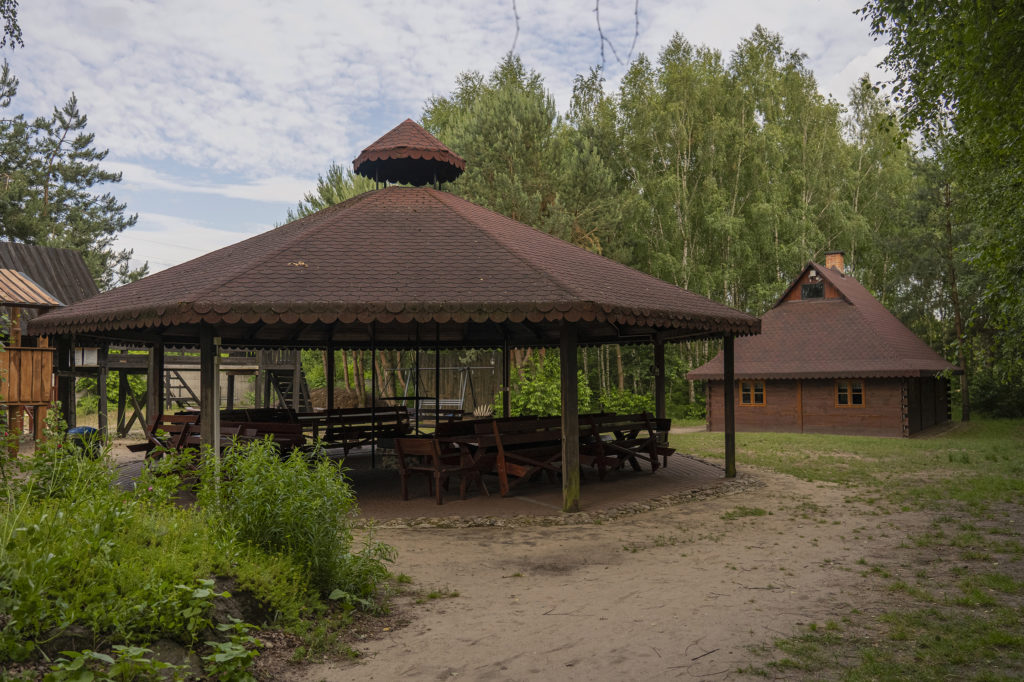 Altana na terenie Gospodarstwa Agroturystycznego Dolina Bobrów