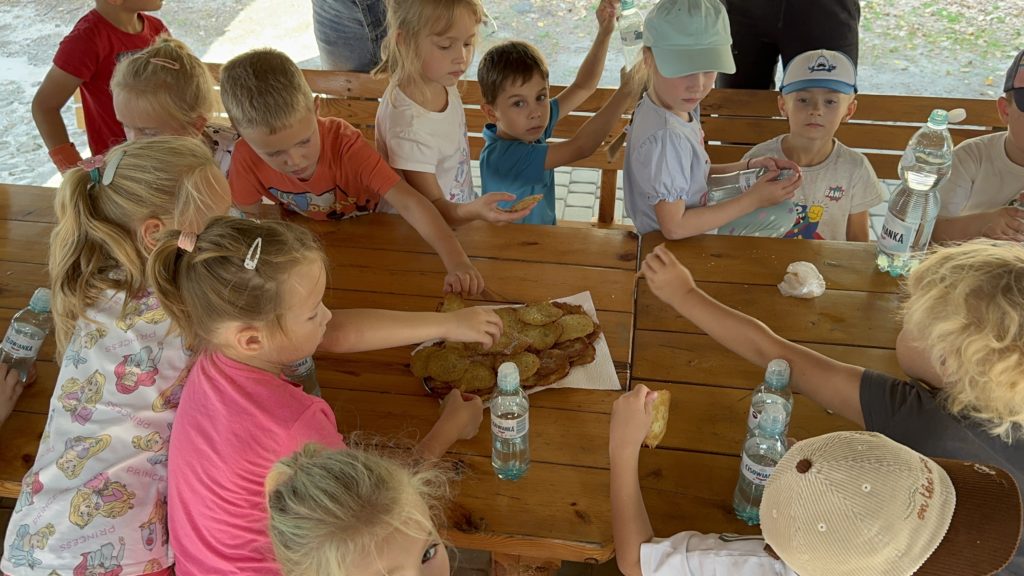 Gospodarstwo Agroturystyczne Dolina Bobrów Placki ziemniaczane na zielonej szkole